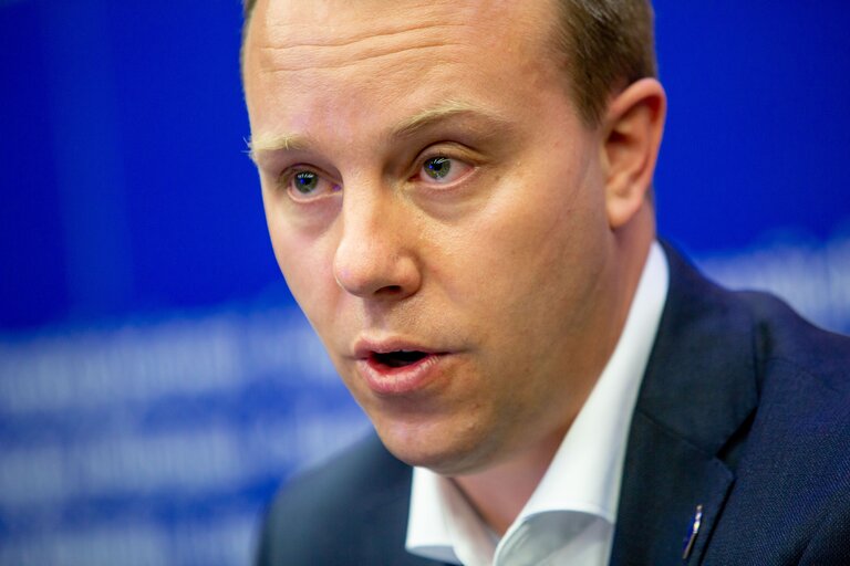 Fotografija 2: CONT Press conference  - The EU Commission has to Cut Funding to Hungary: The Legal Case