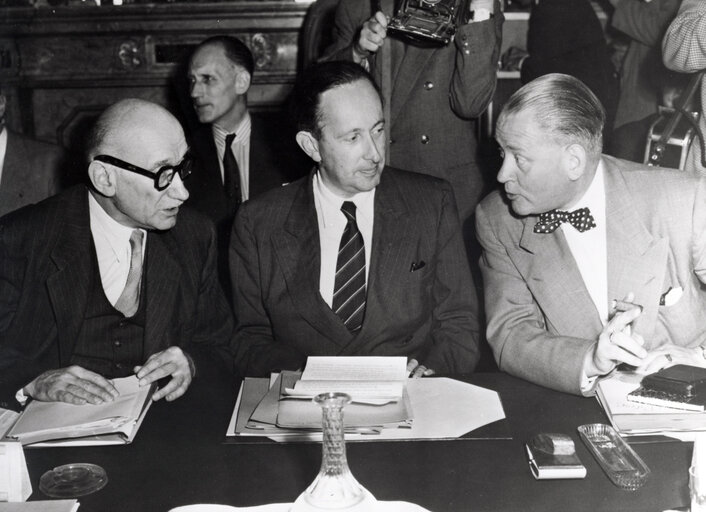 Robert SCHUMAN at the signature of the Schuman Plan on July 1952