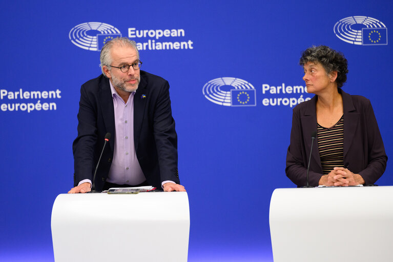 Foto 2: Press conference on the situation in Hungary and the rule of law