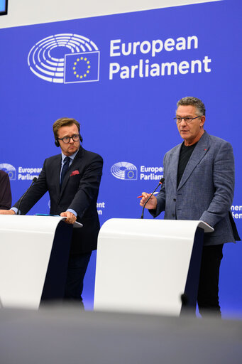 Foto 4: Press conference on the situation in Hungary and the rule of law