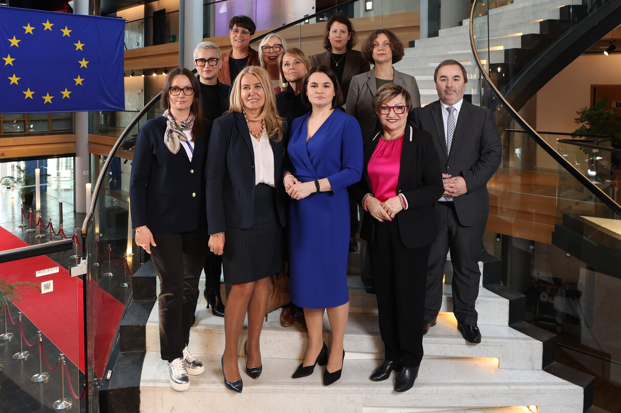 EPP members of  FEMM committee and guests of  the International Women's Day family photo