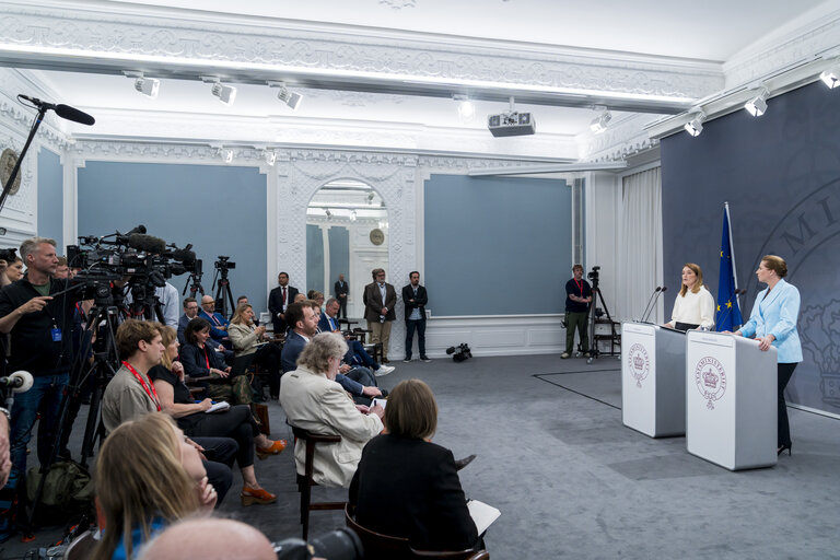 Fotografia 6: Roberta METSOLA, EP President meets with Mette FREDERIKSEN, Danish Prime Minister