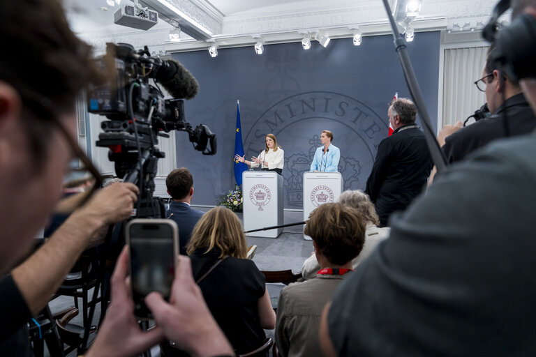 Fotografia 4: Roberta METSOLA, EP President meets with Mette FREDERIKSEN, Danish Prime Minister