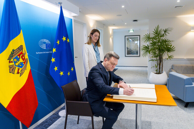 Photo 6: Roberta METSOLA, EP President meets with Dorin RECEAN, Prime Minister of the Republic of Moldova